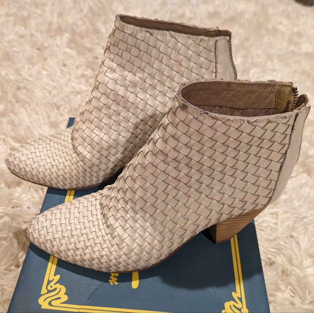 Sbicca Woven White Leather Booties, Size 8.5